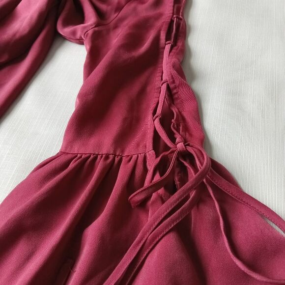 Ro & De Maroon Red Lace Up Bell Sleeve Cold Shoulder Blouse Women's Size Medium - Picture 10 of 15